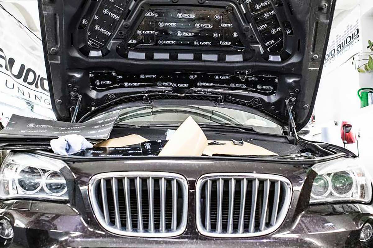 Tlmenie a odhlučnenie BMW X1