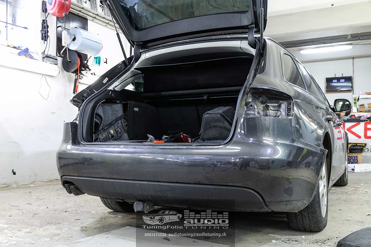 Zapustené akustické parkovacie senzory Audi A4 B8